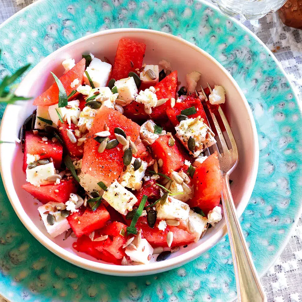 INSALATA DI ANGURIA E FETA CON PESTO VERDE E DRAGONCELLO